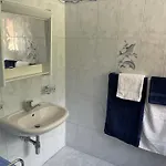 Large 3 Bed With Mountain Views, Pool And Gym