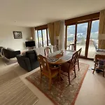 公寓 Large 3 Bed With Mountain Views, Pool And Gym 代堡
