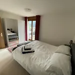 Large 3 Bed With Mountain Views, Pool And Gym *