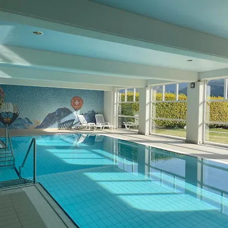 Apartment Large 3 Bed With Mountain Views, Pool And Gym *