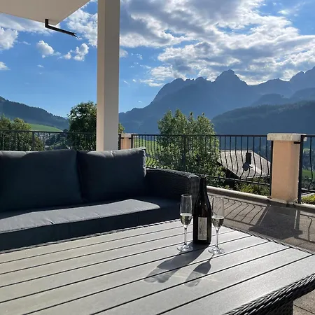 Large 3 Bed With Mountain Views, Pool And Gym * Chateau-d'Oex