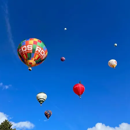 Large 3 Bed With Mountain Views, Pool And Gym