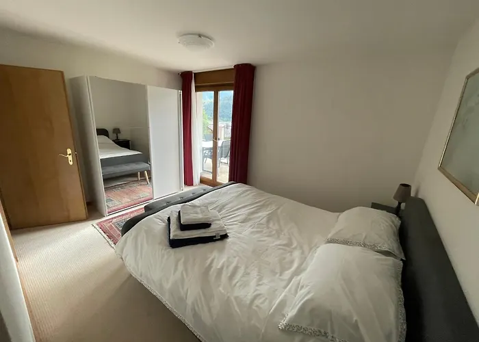 Large 3 Bed With Mountain Views, Pool And Gym *