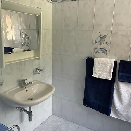 Large 3 Bed With Mountain Views, Pool And Gym