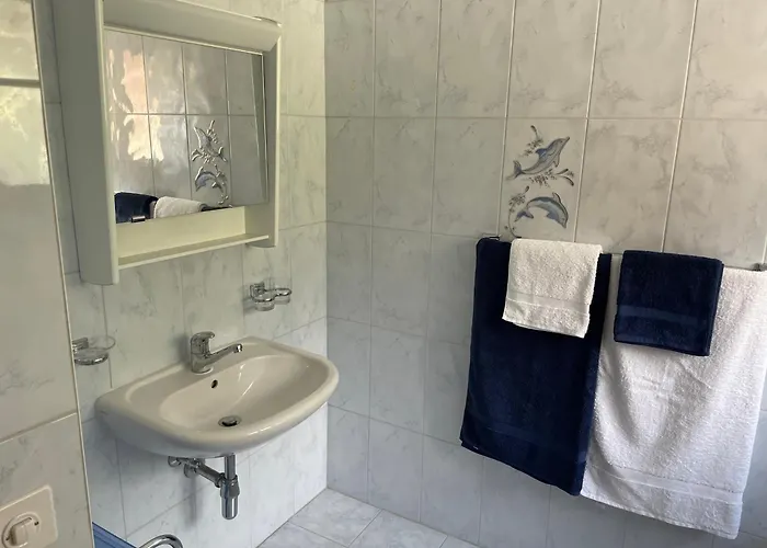 Large 3 Bed With Mountain Views, Pool And Gym